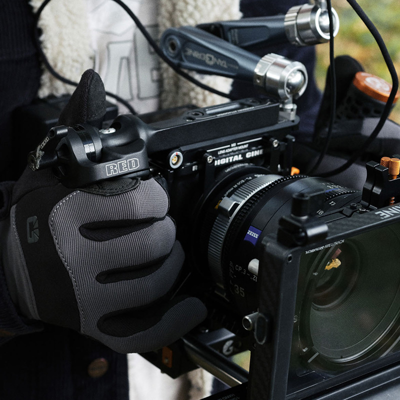 RED Outrigger handle mounted on the Run/Stop Top Rail